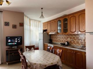 Spacious Beachside Apartment by ApartmentsVloraHolidays - Vlorë - 7