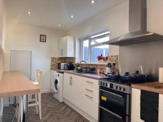 Cozy 3 Bedroom House For Short and Long Stay - 9