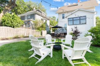 Dundee Getaway Firepit BBQ Walk to Dining & Shops - Omaha - 0