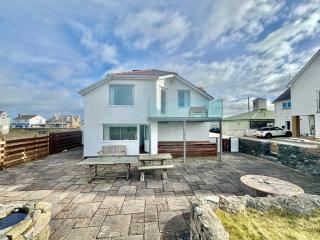 BEACH SIDE Sea Shanty House - Trearddur - 0