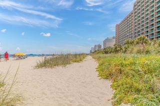 Beautiful Renovated 2 Bedroom Condo with Direct Ocean Views! Paradise 1907 - Myrtle Beach - 3