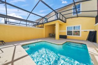 Lakefront 4 Bed private Oasis Location - 0