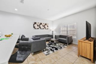 Lakefront 4 Bed private Oasis Location - 3