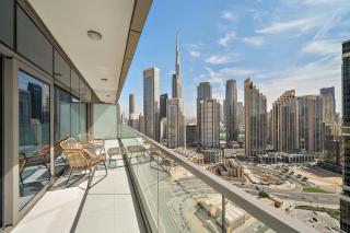 Stylish 2BR Apt in 5 Star Hotel with Burj Khalifa Views - 0