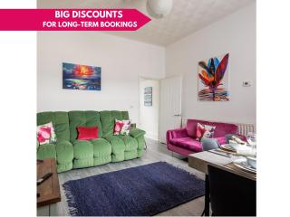 Newly Renovated 3br House Near Hospital & Uni - Sunderland - 0