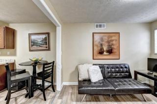 Cheerful 2-Bedroom Midtown Home- Sleeps 7 - Atlanta - 8