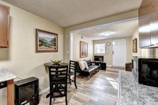 Cheerful 2-Bedroom Midtown Home- Sleeps 7 - Atlanta - 7