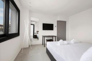 Urban Condo 33 with Balcony - 2 Bdr - 1