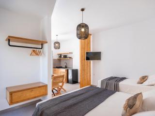 Chanos Luxury Suites Paros - Aliki - 9