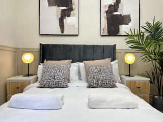 Heart of Torquay by harbourside, perfect location! - 3