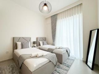 Spacious 3BR, Private Beach Access - 1