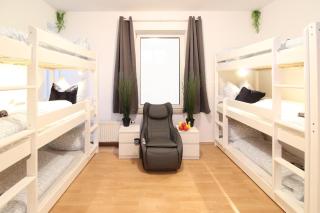Hotel Ulm Zentrum - Komplettes Zimmer, Hochbett, Android TV & eigenem Bad - perfekt für Familien & Gruppen - 3