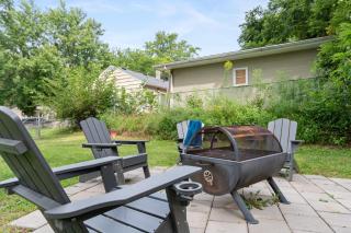 Peaceful Gem HotTub Fenced Yard & Near Downtown - Omaha - 9