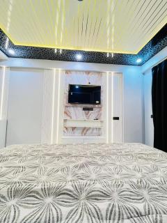 Luxary stay - Lucknow - 1