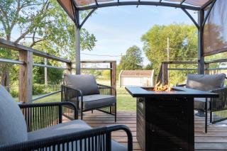 Enchanting 3BR Cottage Close to Downtown - 0