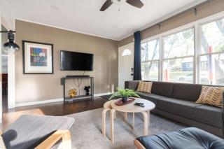 Enchanting 3BR Cottage Close to Downtown - Omaha - 8