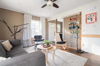 Enchanting 3BR Cottage Close to Downtown - Omaha - 4