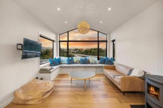 Remarkable River Retreat - - 7
