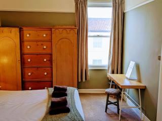 Fifth Quarter Apartment with Free Parking - 3