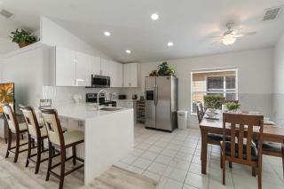 Spacious 4 Bedroom Vacation Villa Near Disney perfect for Two Families - 7