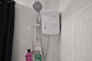 Ideal 1-Bed Apartment In Central With Free Parking - 5