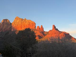 Sedona Uptown Gem! Wow! Views!! NEW! BARREL SAUNA!!! Close to trails, walk to Uptown Sedona, restaurants and shopping - Sedona - 9