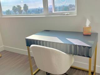 Top Floor Hollywood 1BR Condo with Views - Los Ángeles - 2