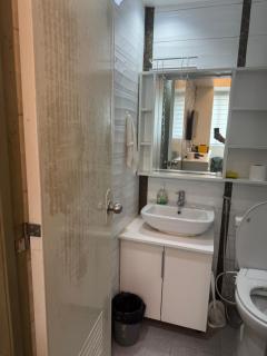 Greenhills shopping center 2BR condominium - Manila - 4