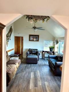 Paradise Suites The Wolf Den - 2