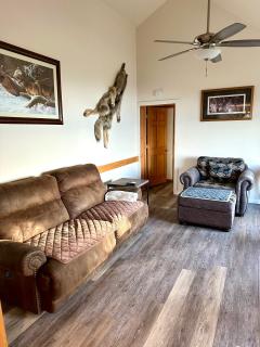 Paradise Suites The Wolf Den - Homer - 4
