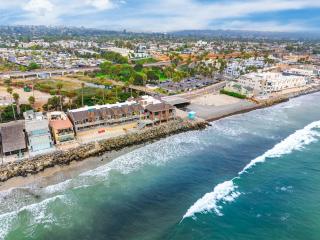 Luxury Oceanfront Condo with Private Beach Access - Oceanside - 8