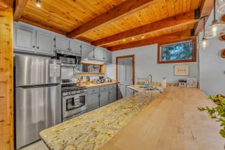 Cozy Truckee Vacation Rental with Fireplace & Deck - 1