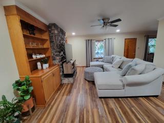 Extremely Chill 3 Bedroom Home - 1