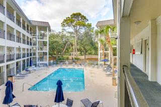 Walk to Coligny Beach Park Condo with Pool Access! - 0