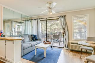 Walk to Coligny Beach Park Condo with Pool Access! - 7