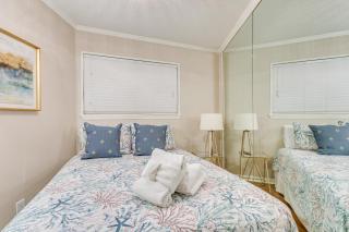 Walk to Coligny Beach Park Condo with Pool Access! - 1