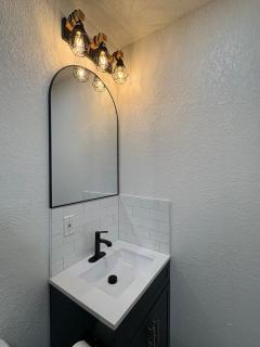 Downtown Oasis - One Bedroom Private Bungalow - 2