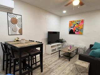 Downtown Oasis - One Bedroom Private Bungalow - 0