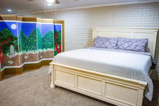 Moon River Smart-Suite near Interstate 44 and Airport - Republic - 9