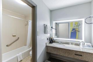 I81 double bed room - Roanoke - 4