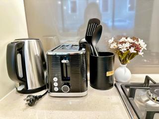 Great Location Designer City Gem with Pool GYM SAUNA - 1