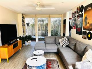 Family Stay Close To Golf and Surf, Pet Friendly - 3