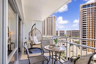 Ilikai Collection 4 Amazing direct ocean and lagoon views and beachfront property - 3