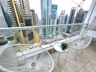 SUNRISE HOMES - A Stylish Studio in Botanica Tower - 0