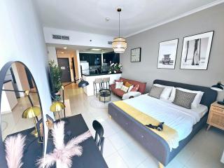SUNRISE HOMES - A Stylish Studio in Botanica Tower - 5