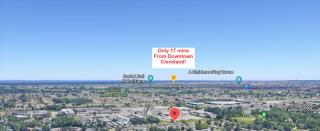 Swim and Relax with a Pool Hot Tub and Renovated HomeHop - Parma - 9