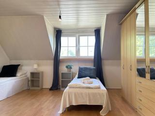 Spacious Apartment for 10 - Hamburg - 6