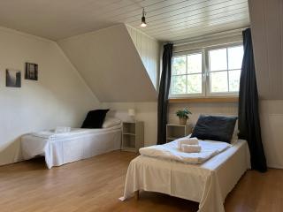 Spacious Apartment for 10 - Hamburg - 5