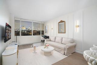 Midtown View with Pool- Minutes to City - 8