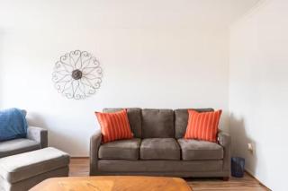 Spacious peaceful rm in home No Car No problem - 9